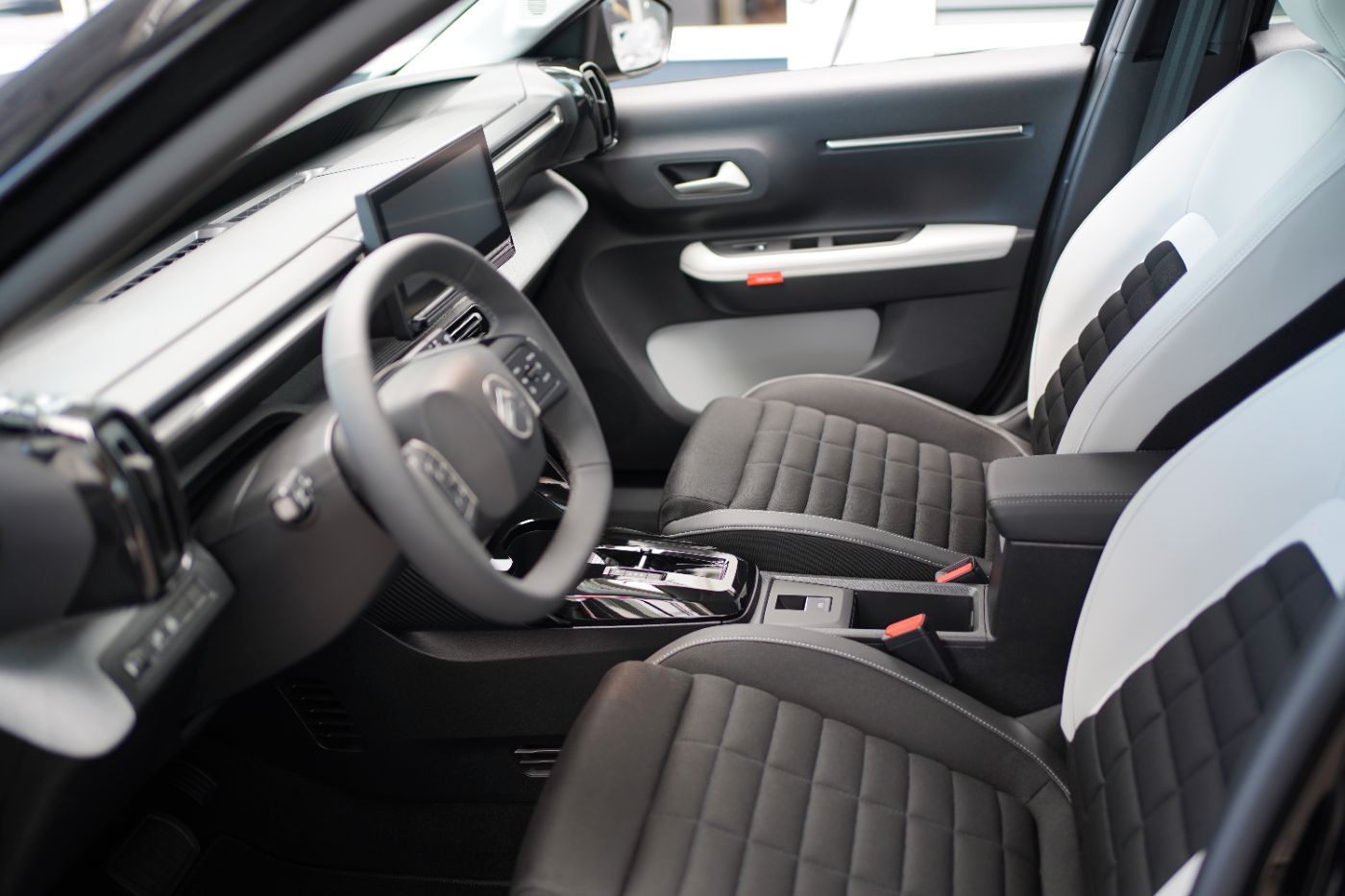 Fahrzeugabbildung Citroën C3 Aircross Hybrid 145 Max e-DCS6 Automatik