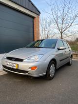 Ford Focus 1.6 Autom. - - Ford Focus aus 2001: 1.6