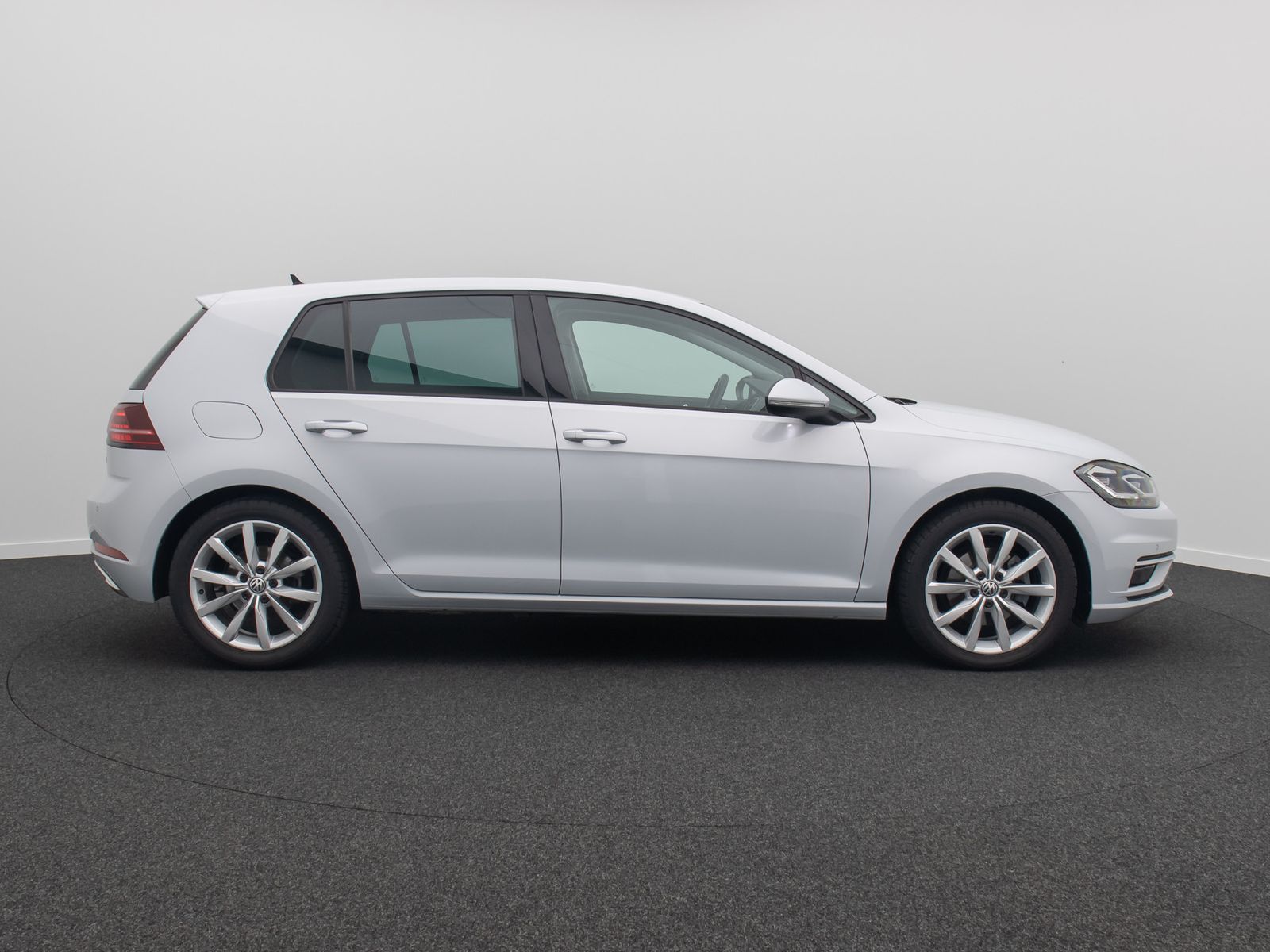 Fahrzeugabbildung Volkswagen Golf Highline PDC ACC Massage HiFi Sportsitz LM