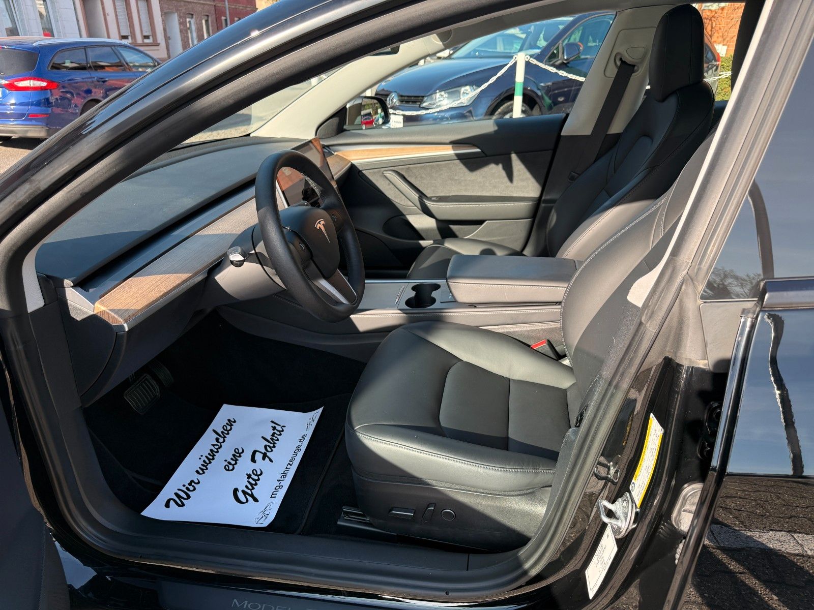 Fahrzeugabbildung Tesla Model 3 Long Range Dual AWD 1-Hand