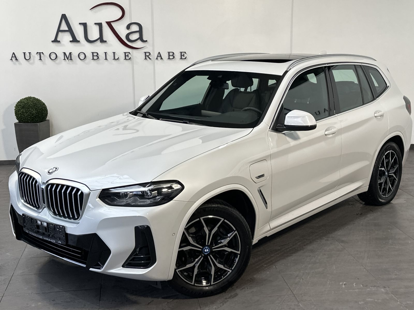 Fahrzeugabbildung BMW X3 xDrive30e M-Sport NAV+LED+PANO+HIFI+KAM+19ZO