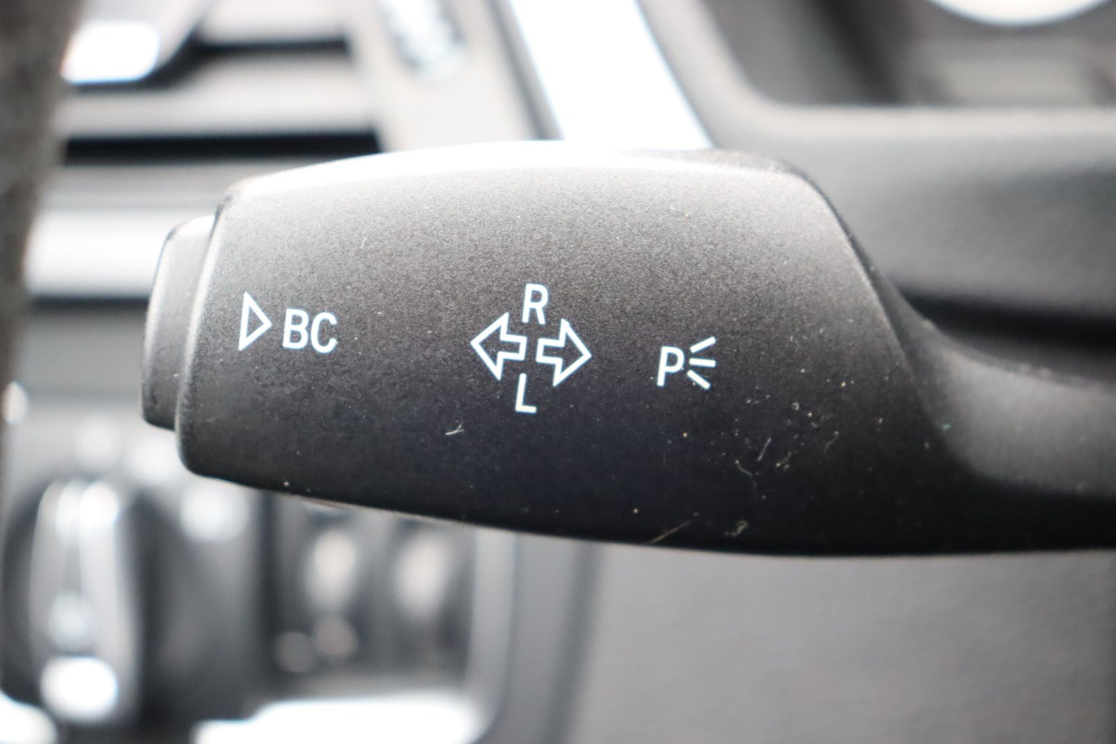 Fahrzeugabbildung BMW 320 i * AHK * Navi * SD