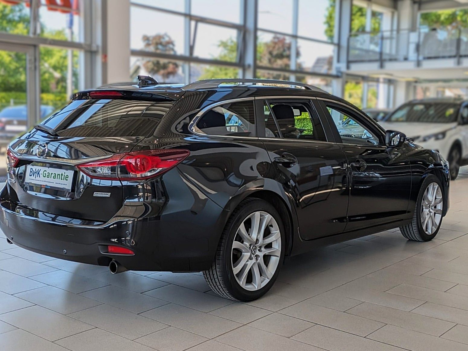 Fahrzeugabbildung Mazda 6 Kombi Center-Line KLIMAAUT SITZHEIZG NAVI 19''
