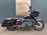 Harley-Davidson FLTRXSE CVO Road Glide mit Jekill & Hyde Auspuff - Harley-Davidson CVO Road Glide (FLTRXSE)
