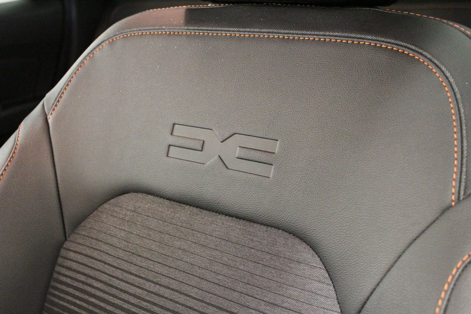 Fahrzeugabbildung Dacia Duster TCe 100 ECO-G Extreme *Sitzheizung*Allwet