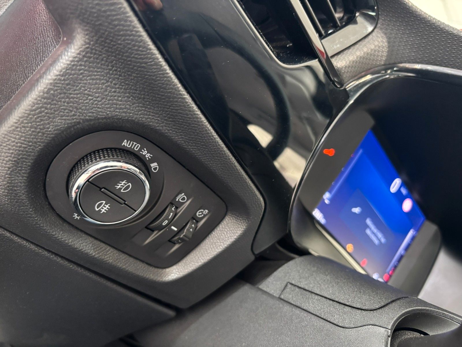 Fahrzeugabbildung Opel Corsa F 1.2 FACELIFT NAVI/LED/KAMERA/VIRTU./DAB+