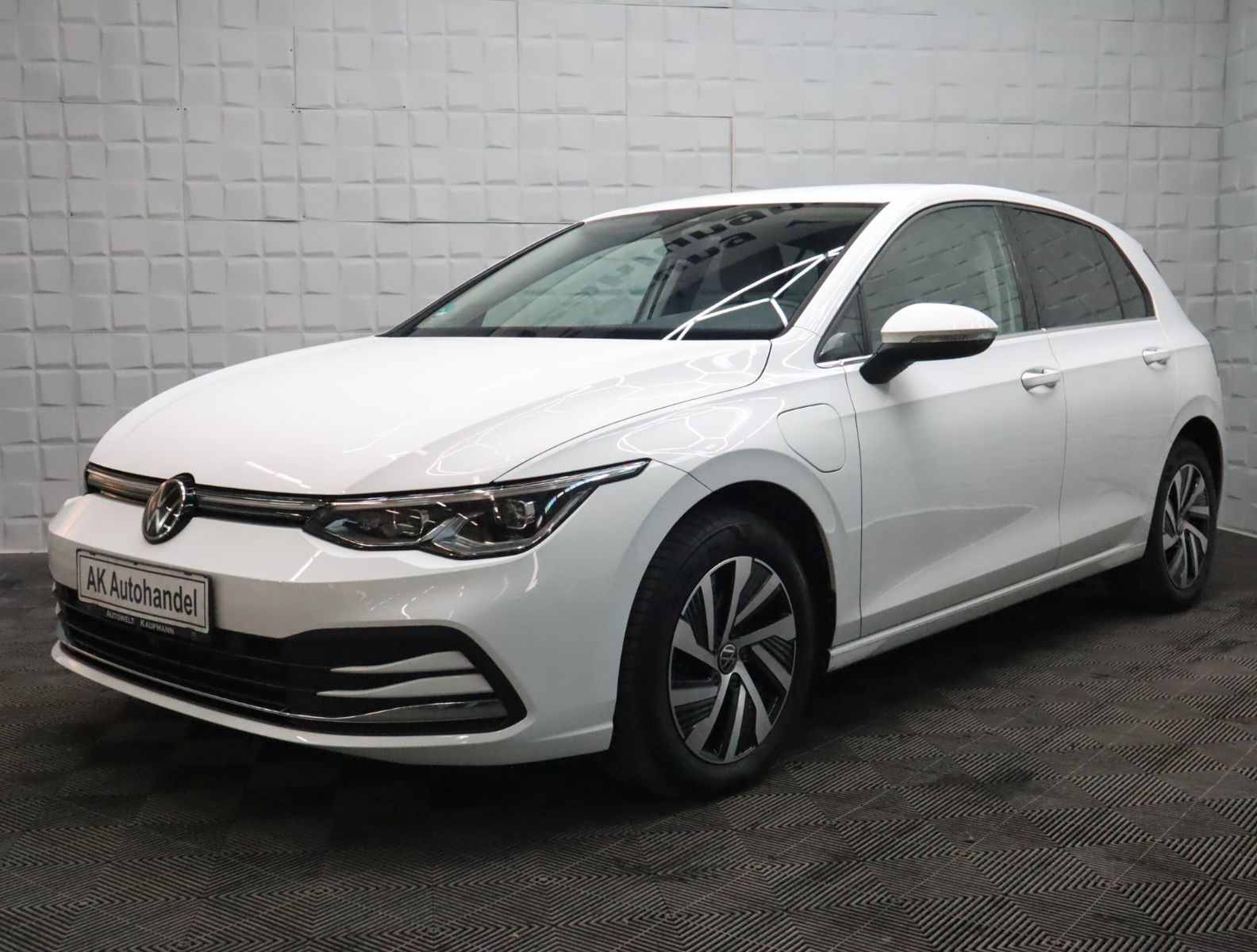 Volkswagen Golf VIII Lim. Style eHybrid 1.Hand LED Navi