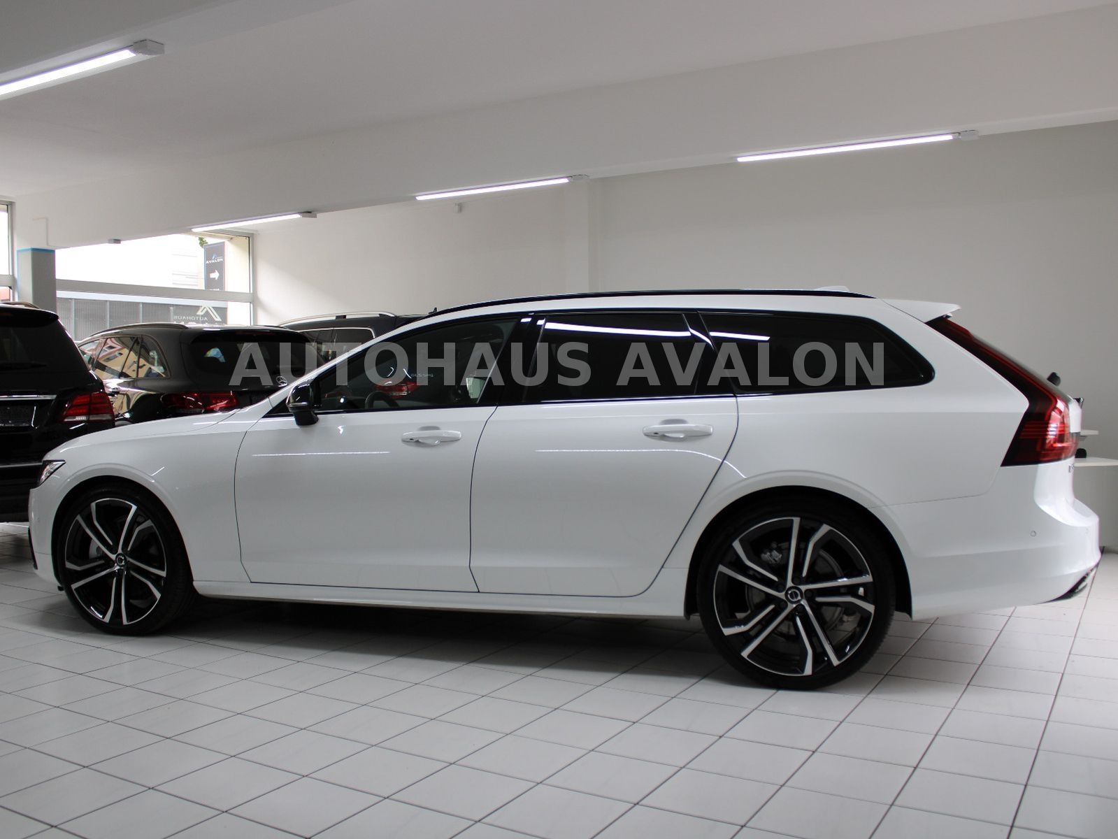 Volvo V90 AWD*Ultimate Dark*R-Design~B&W®~PANO~FOUR-C foto 5