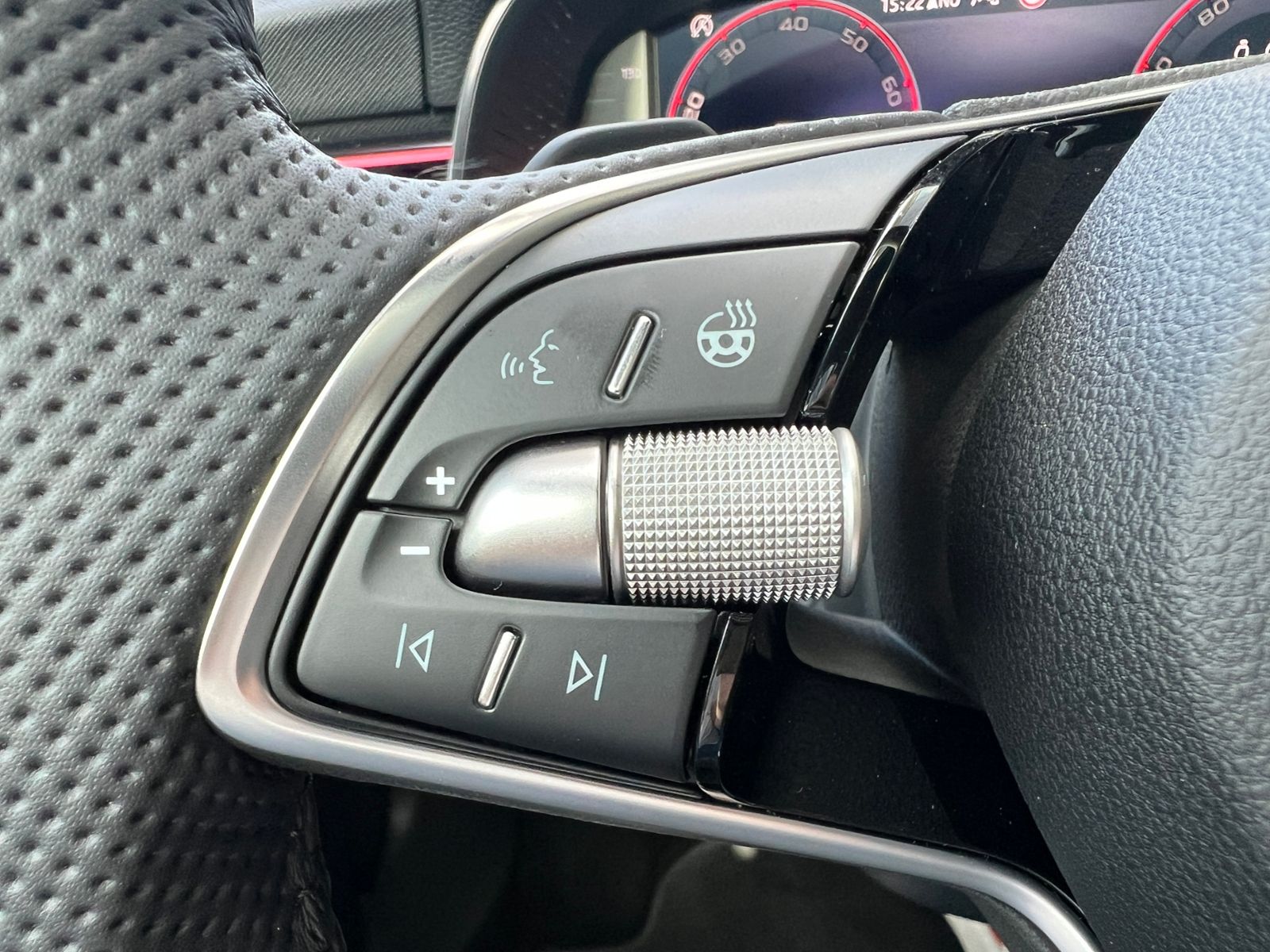 Fahrzeugabbildung SKODA Kamiq Monte Carlo 1.5 TSI DSG *AHK vorb., Matrix