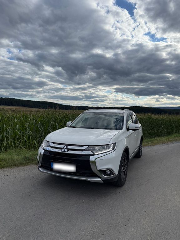 Image of Mitsubishi Outlander