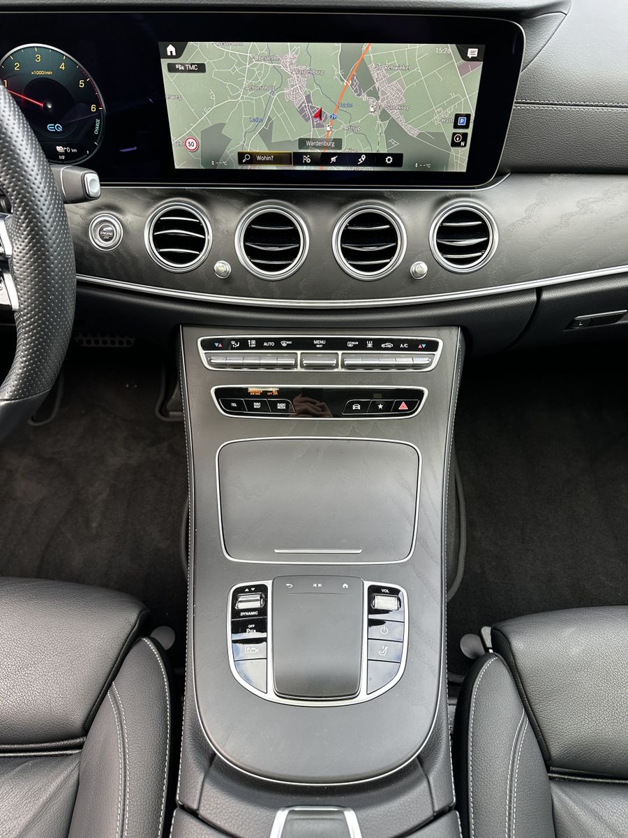 Fahrzeugabbildung Mercedes-Benz E 300de T 4Matic AMG-Line NAV+LED+AHK+PANO+360°