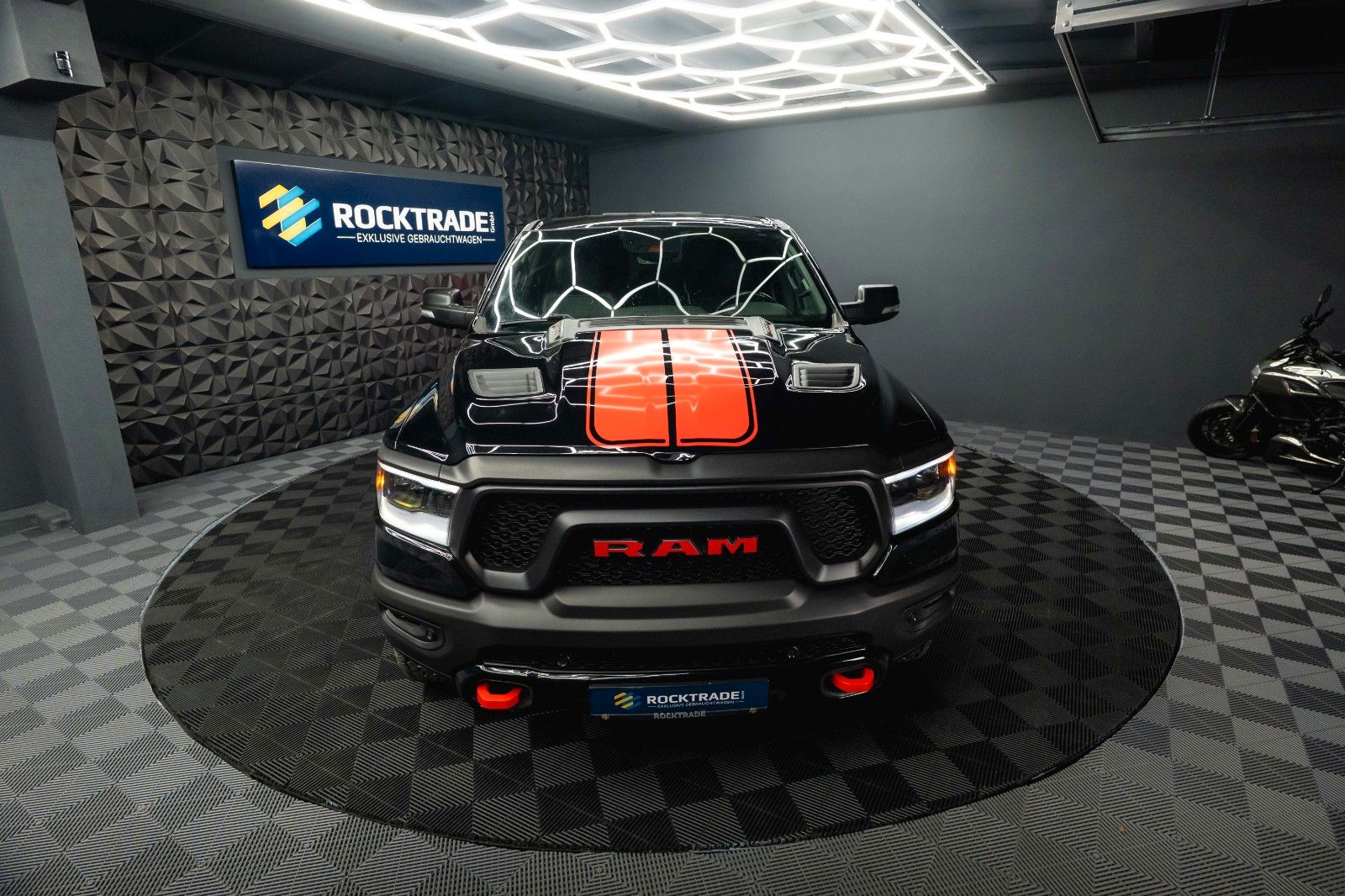 Fahrzeugabbildung Dodge RAM 5.7 V8 HEMI 4x4 REBEL AXLE LOCK Airmatic LED