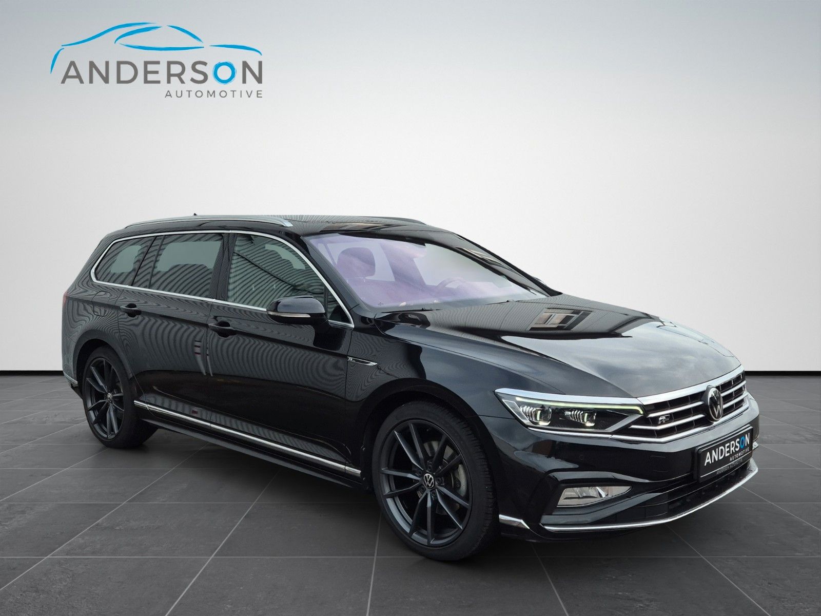 Fahrzeugabbildung Volkswagen PASSAT VAR. 2.0 TDI R-LINE 19" HUD KAM AHK PANO
