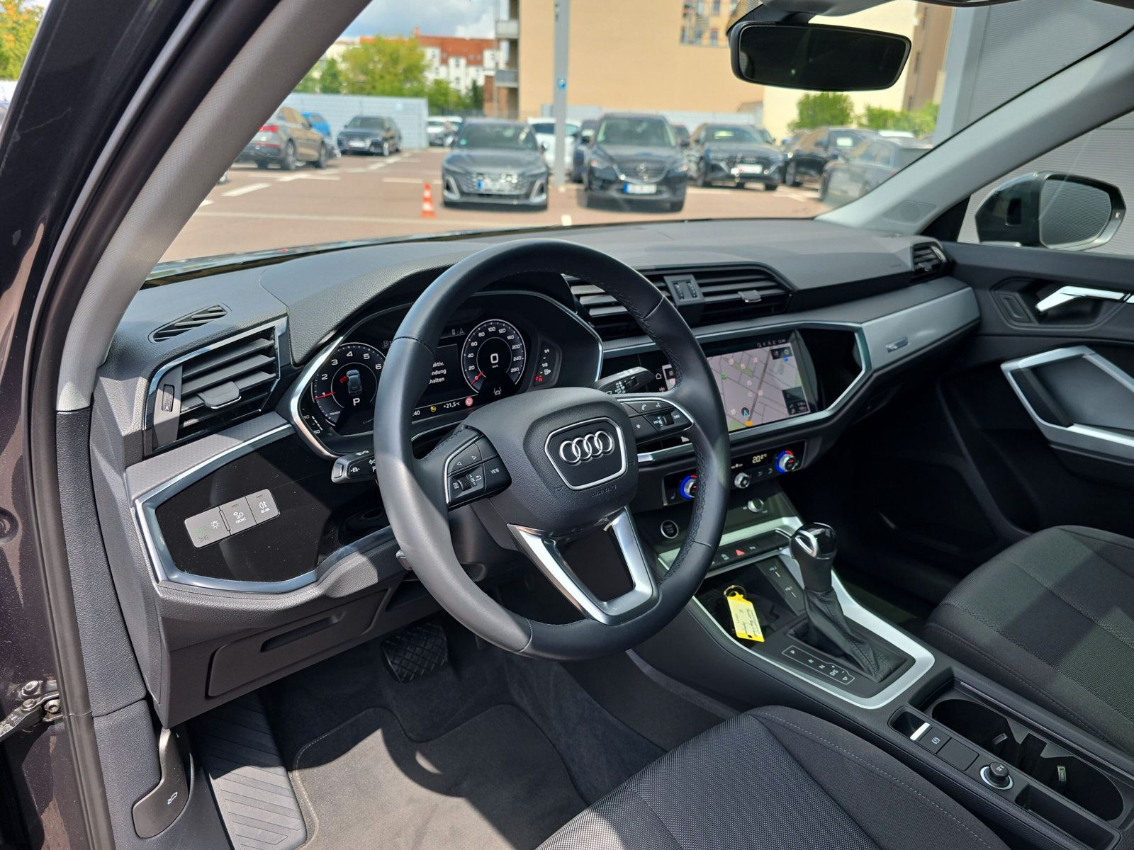 Fahrzeugabbildung Audi Q3 35 TFSI S line LED PANO STANDHZG 18"