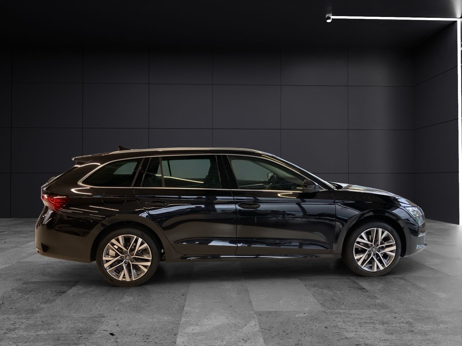 Fahrzeugabbildung SKODA Octavia Combi TDI TOUR DSG ACC MATRIX AHZV