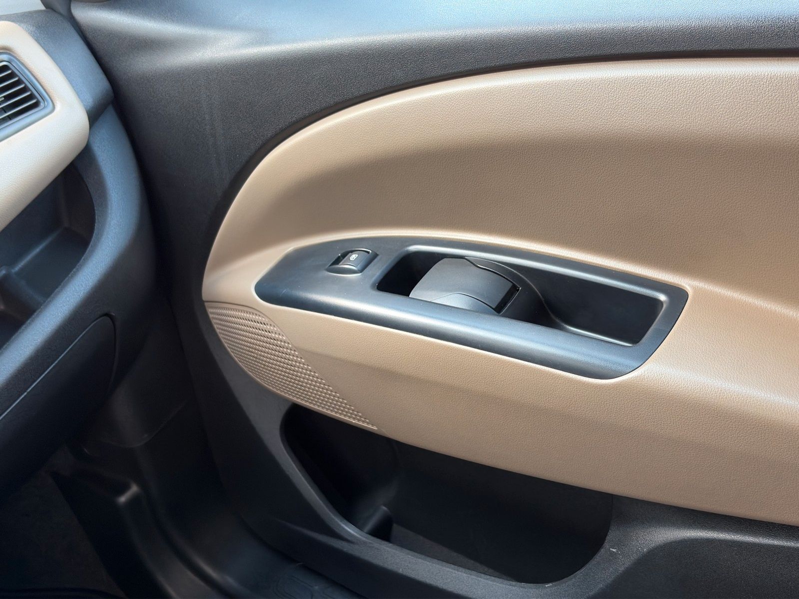 Fahrzeugabbildung Opel Combo Colorado*PDC*SHZ*2xSchiebetür*AHK*1. Hand*