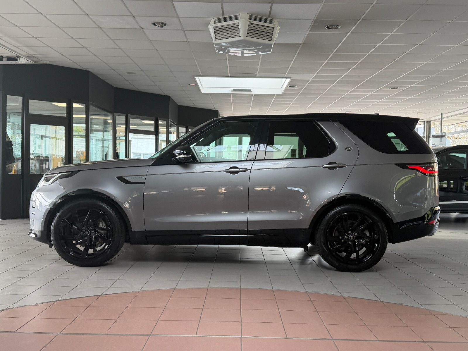 Fahrzeugabbildung Land Rover Discovery 5 R-Dynamic /PANO/MERIDIAN/360°KAM/MEM