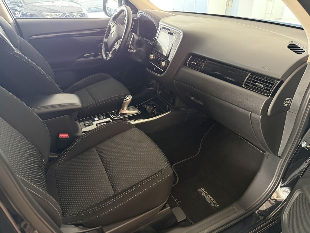 Mitsubishi Outlander 2.4 PHEV Pure imagem 3