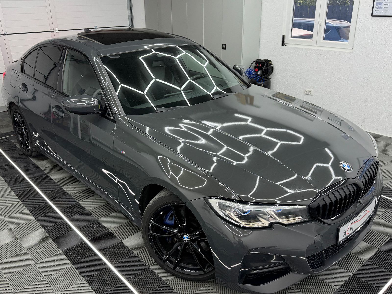 Fahrzeugabbildung BMW 330 d Lim. M SPORT/LASER/HuD/H&K/LIVE PRO/DE FZG