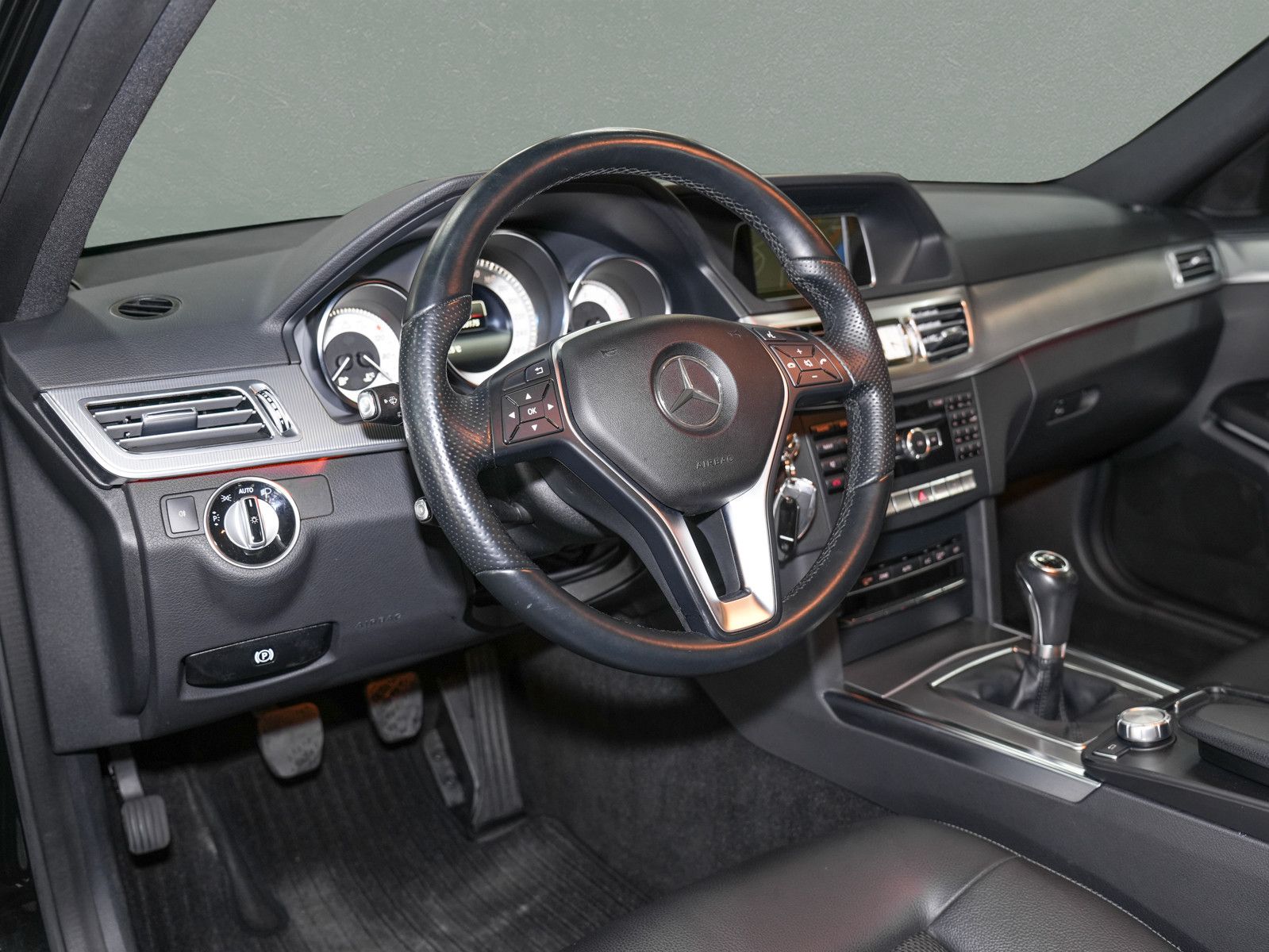 Fahrzeugabbildung Mercedes-Benz E 220 CDI Avantgarde - ILS|S-Dach|Stzhzg|Parkass