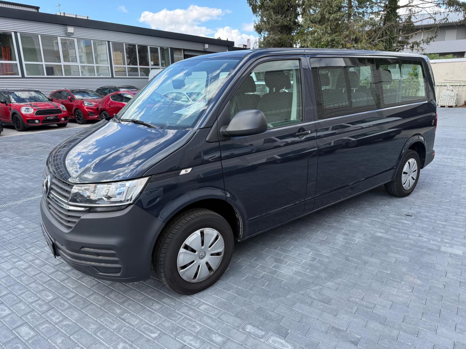 Volkswagen T6.1 Transporter Kombi lang*AHK*9-SITZER*PDC*