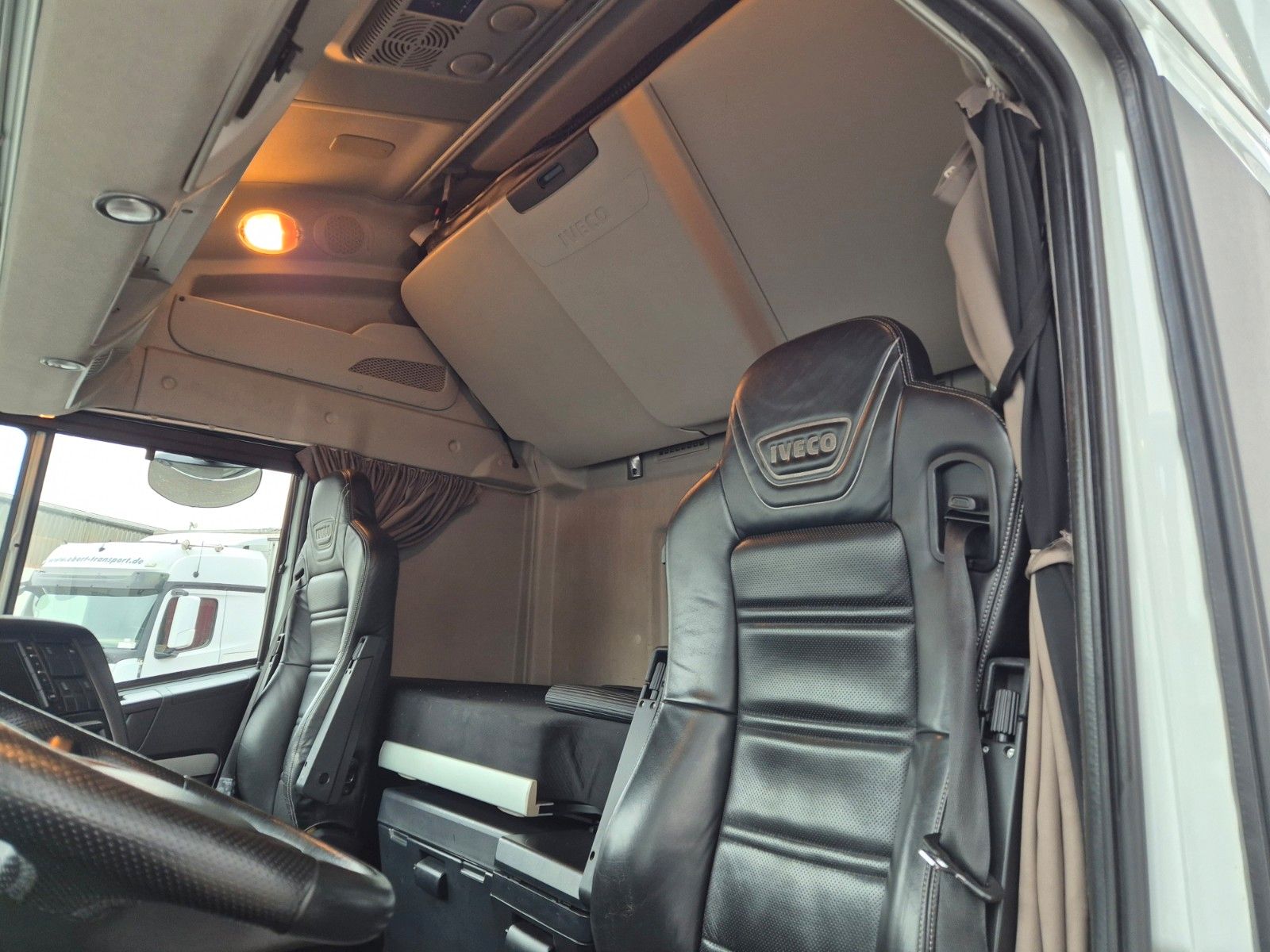 Fahrzeugabbildung Iveco Stralis 460NP LNG Intarder 3 Stück