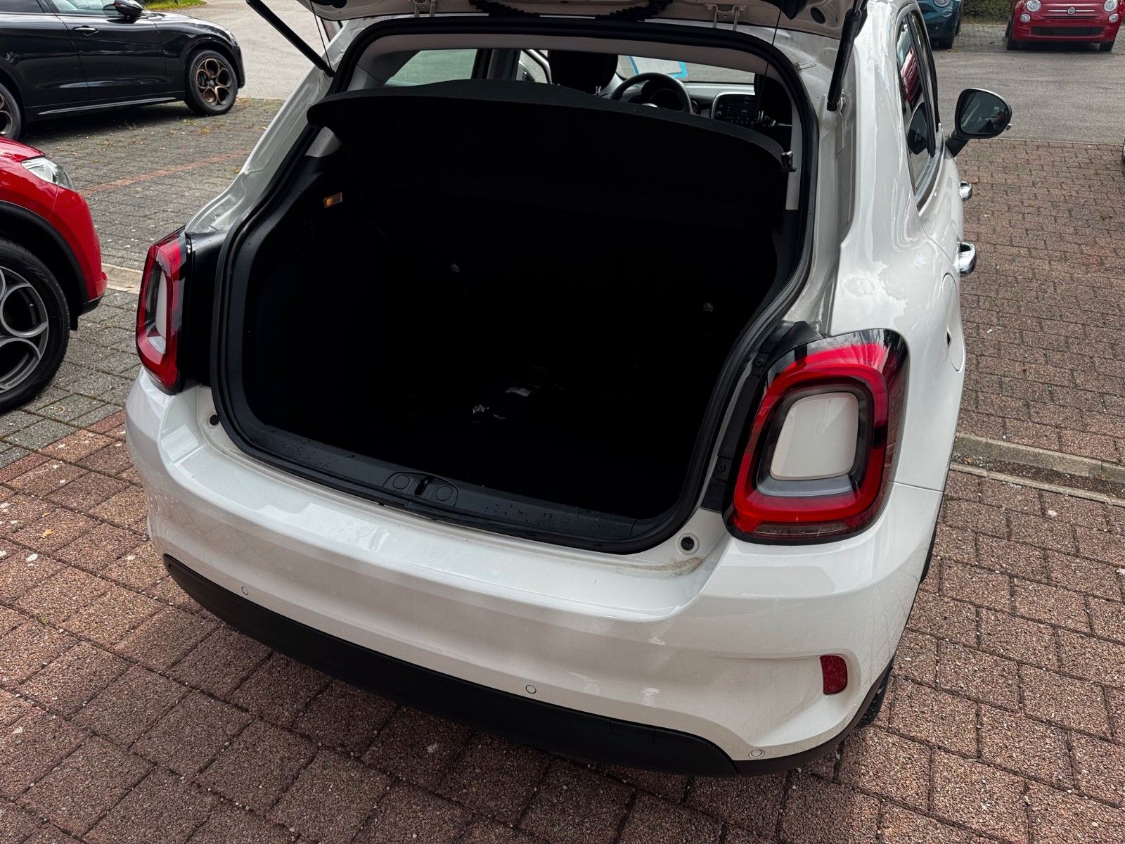 Fahrzeugabbildung Fiat 500X Automatik Kamera Carplay Klima Tageszulass.