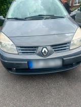 Renault Megane Scenic DCI 1,5 - Renault Megane aus 2006 mit Diesel-Antrieb