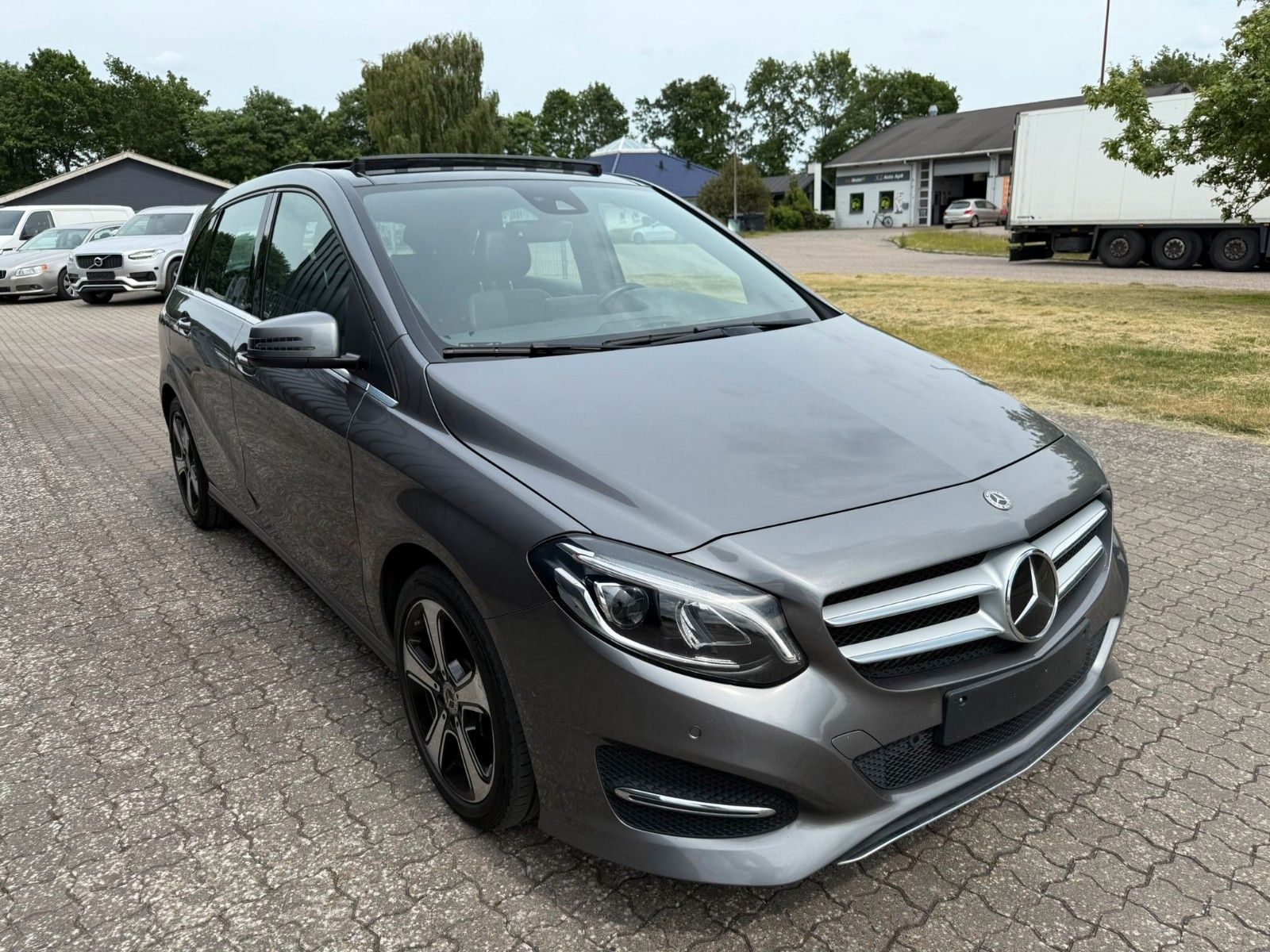 MERCEDES-BENZ B 200