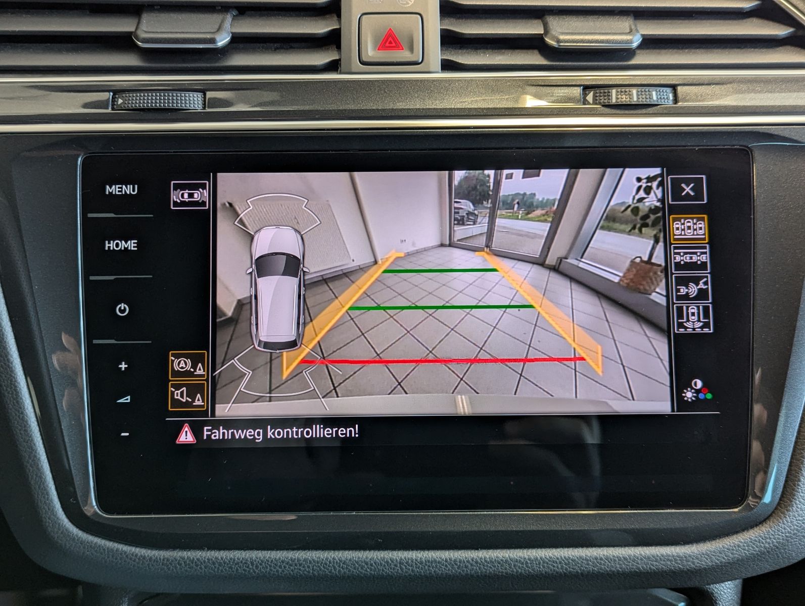 VW Tiguan R-Line eHybrid Matrix Kamera DCC ACC 20" - Image 23