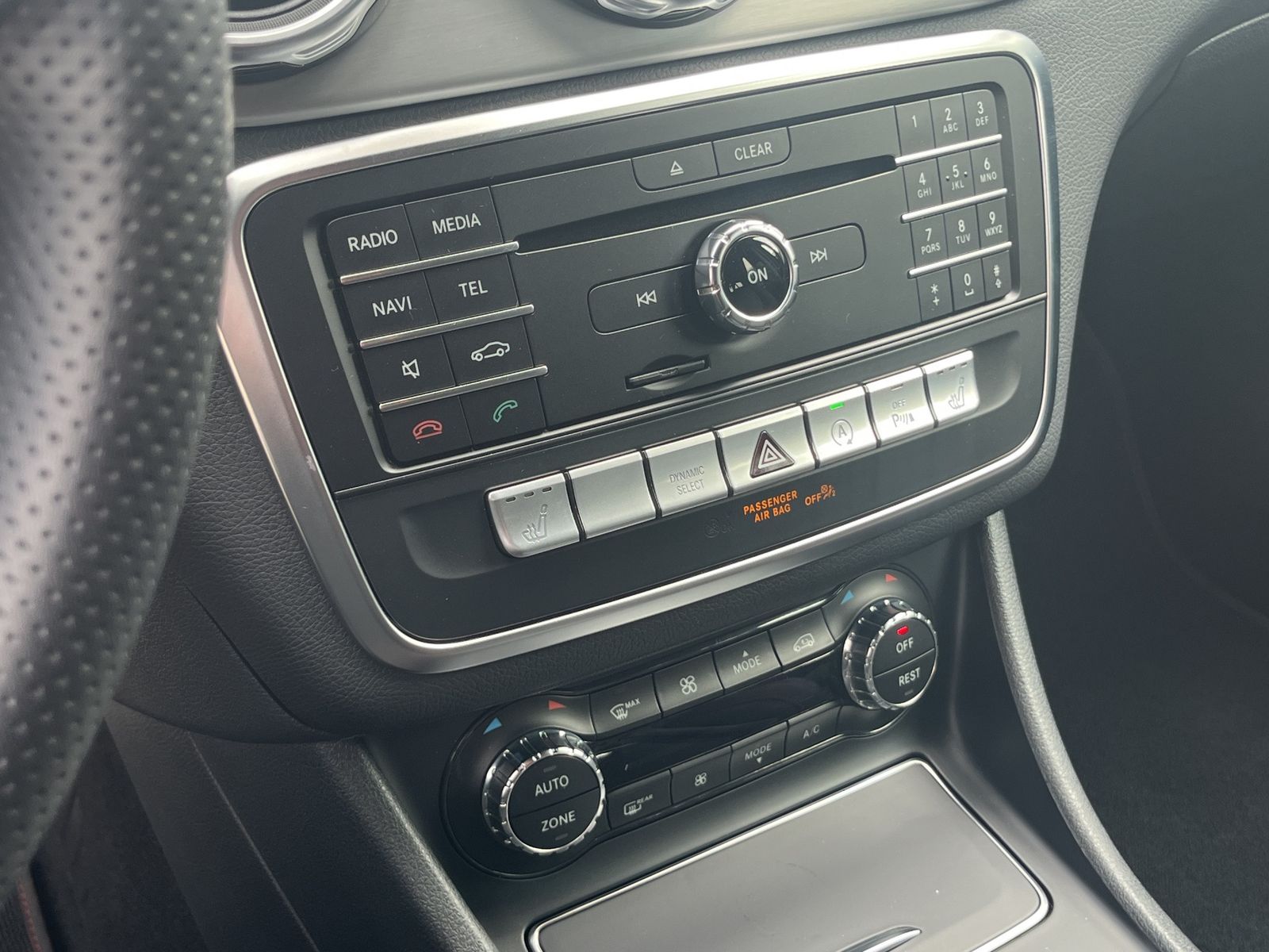 Fahrzeugabbildung Mercedes-Benz GLA 180 AMG-LINE*NIGHT-PAKET*LED*KEYLESS*LEDER**