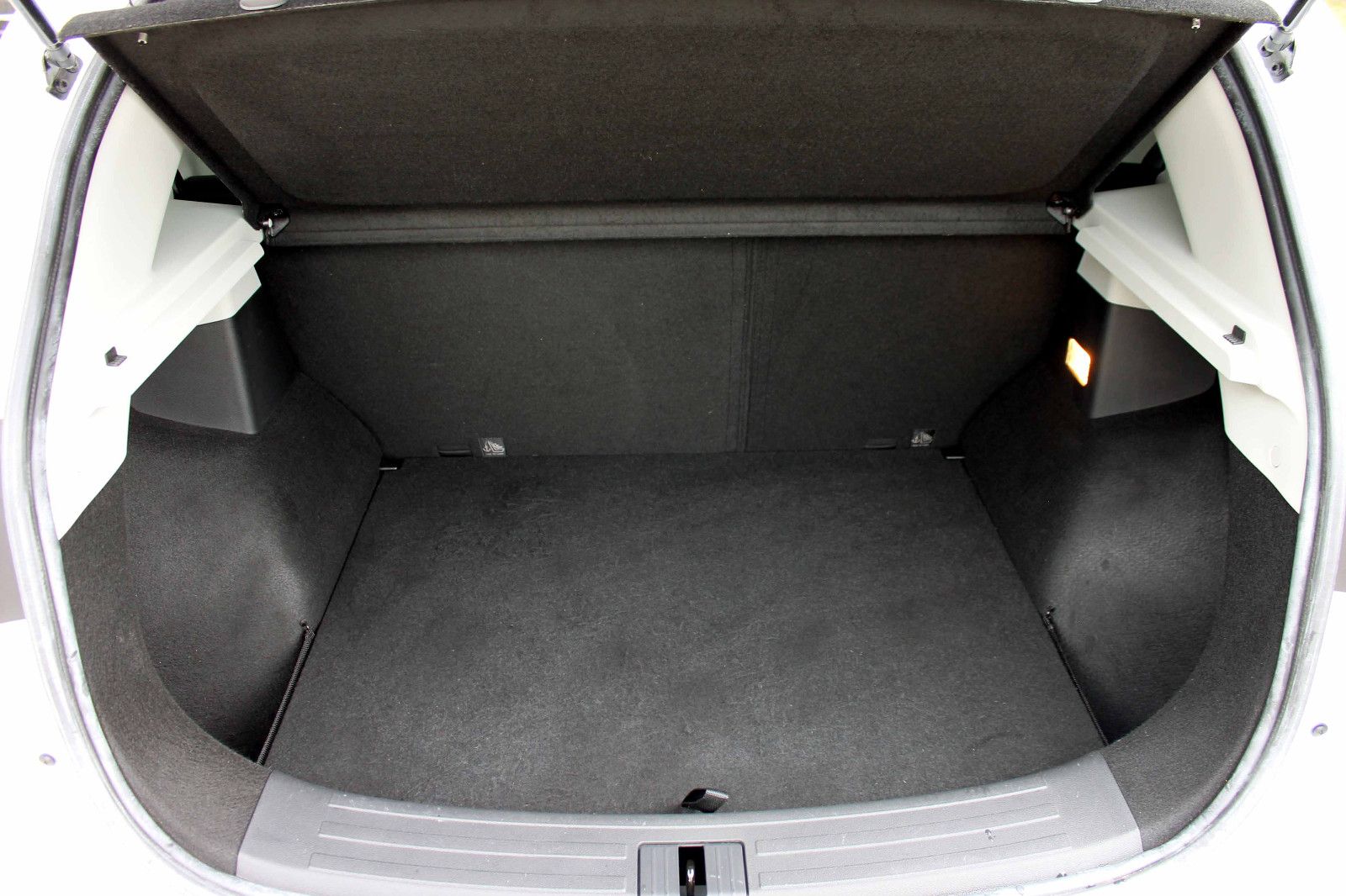 Fahrzeugabbildung MG ZS EV Luxury 5d ACC PANO LED NAVI PDC 360° KAM