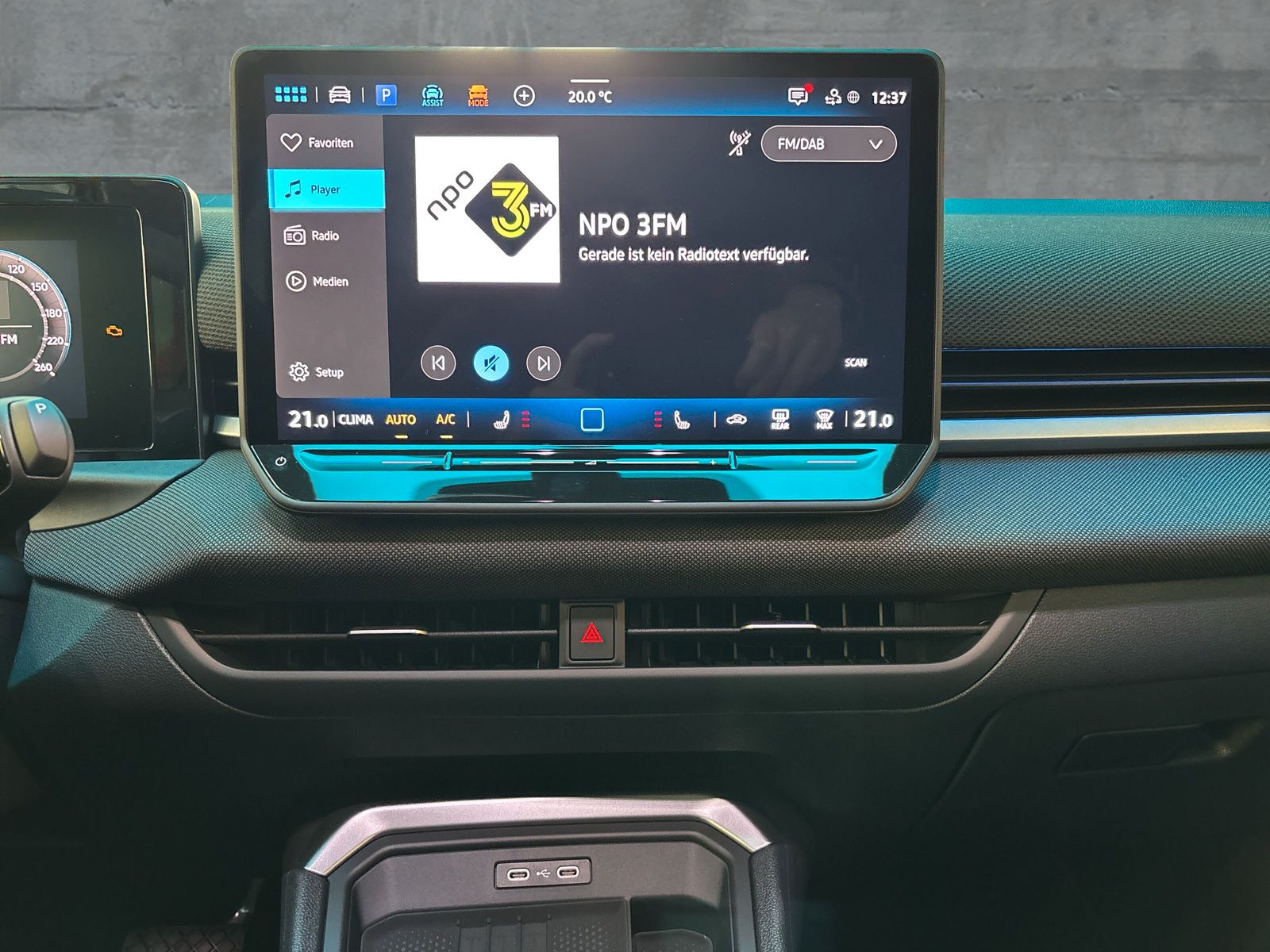 Fahrzeugabbildung Volkswagen T-Roc 1.5 eTSI Life Keyless ACC Kamera SHZ