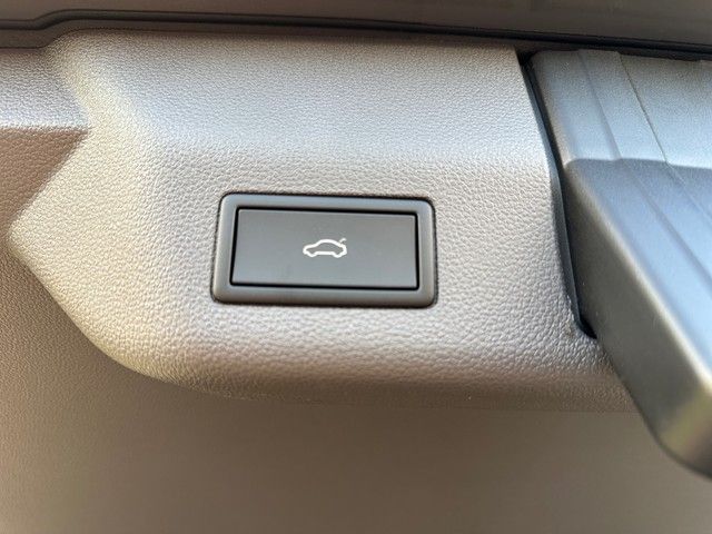 Fahrzeugabbildung Volkswagen T7 Multivan 2.0TDI DSG Style lang+AZV+LED+NAVI++