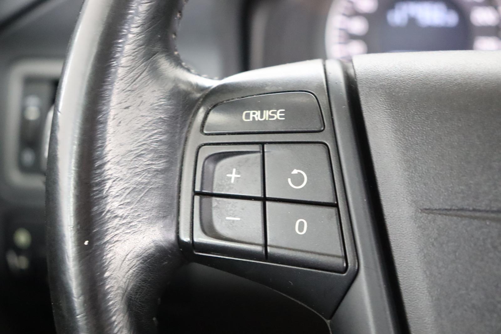 Volvo V70 2010 — photo 23