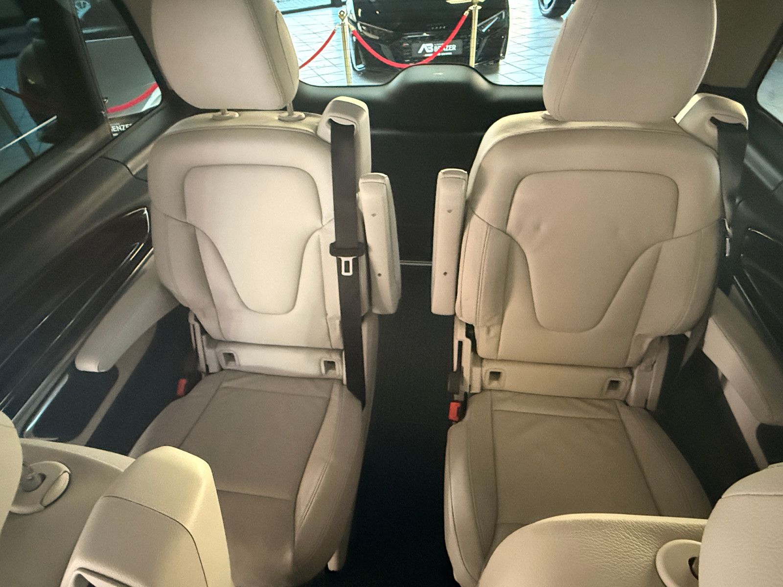 Fahrzeugabbildung Mercedes-Benz V 250/AVANTGARDE/LANG/4MATIC/LEDER/LED/NAVI/6SIT