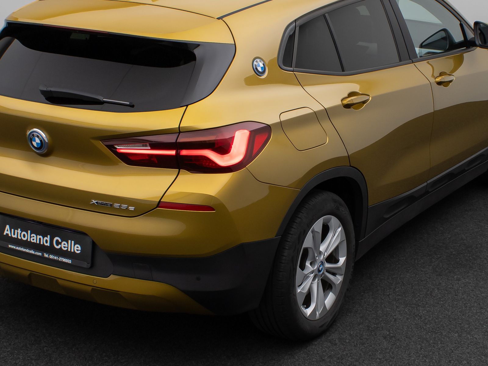 Fahrzeugabbildung BMW X2 xD25e Kamera HUD DAB Navi+ Alarm Sport LED