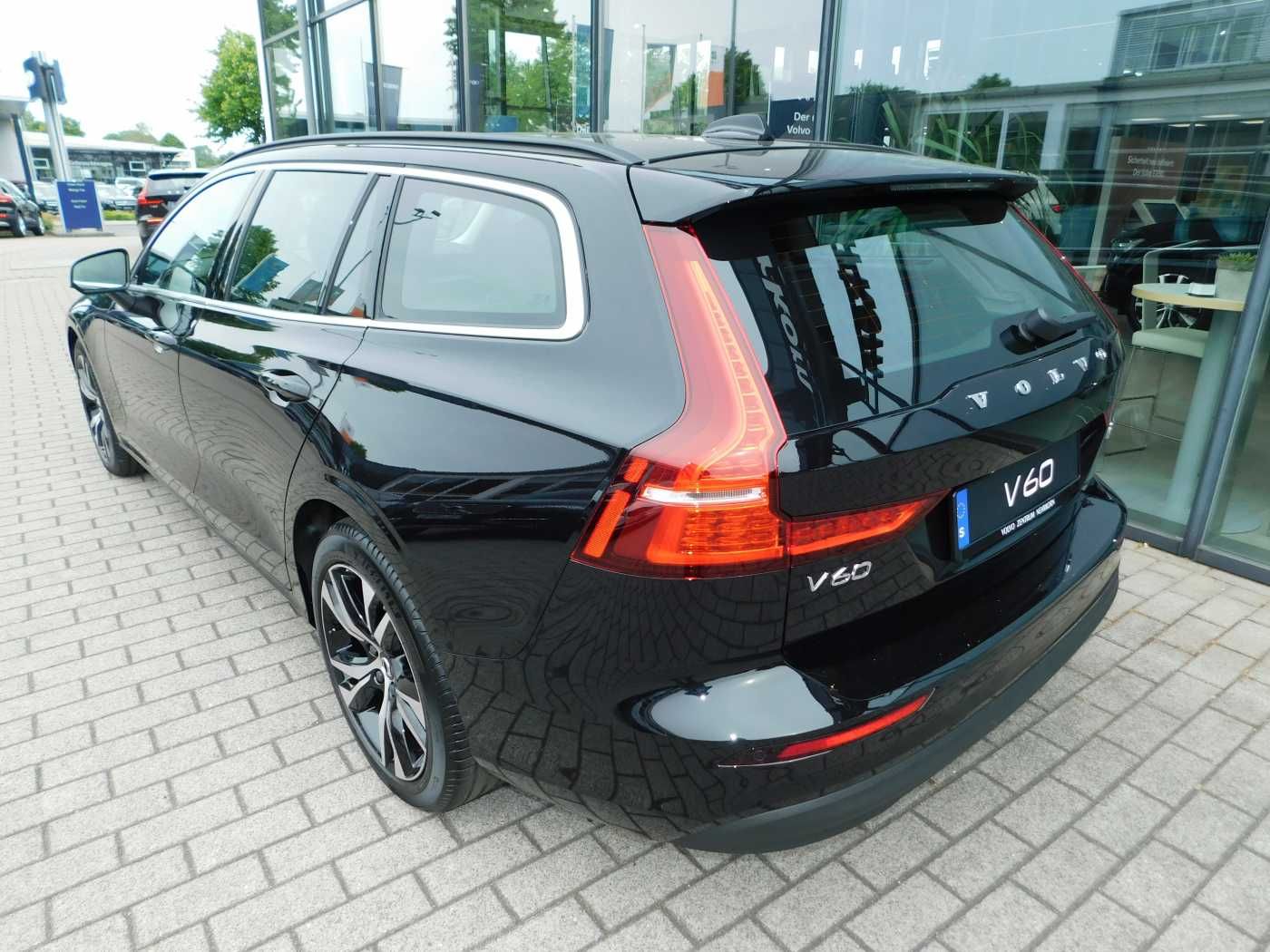 Fahrzeugabbildung Volvo V60 B3 Benzin Core 'Leder,ACC'