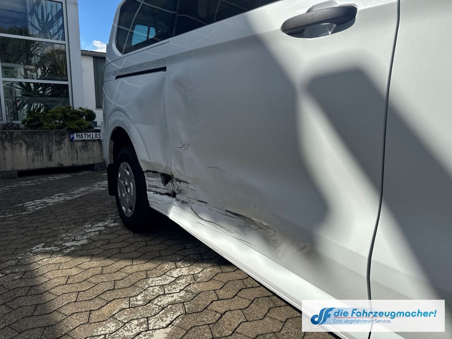 Fahrzeugabbildung Ford Transit Custom Kombi 320 L2 FWD Trend *SEITENSCH