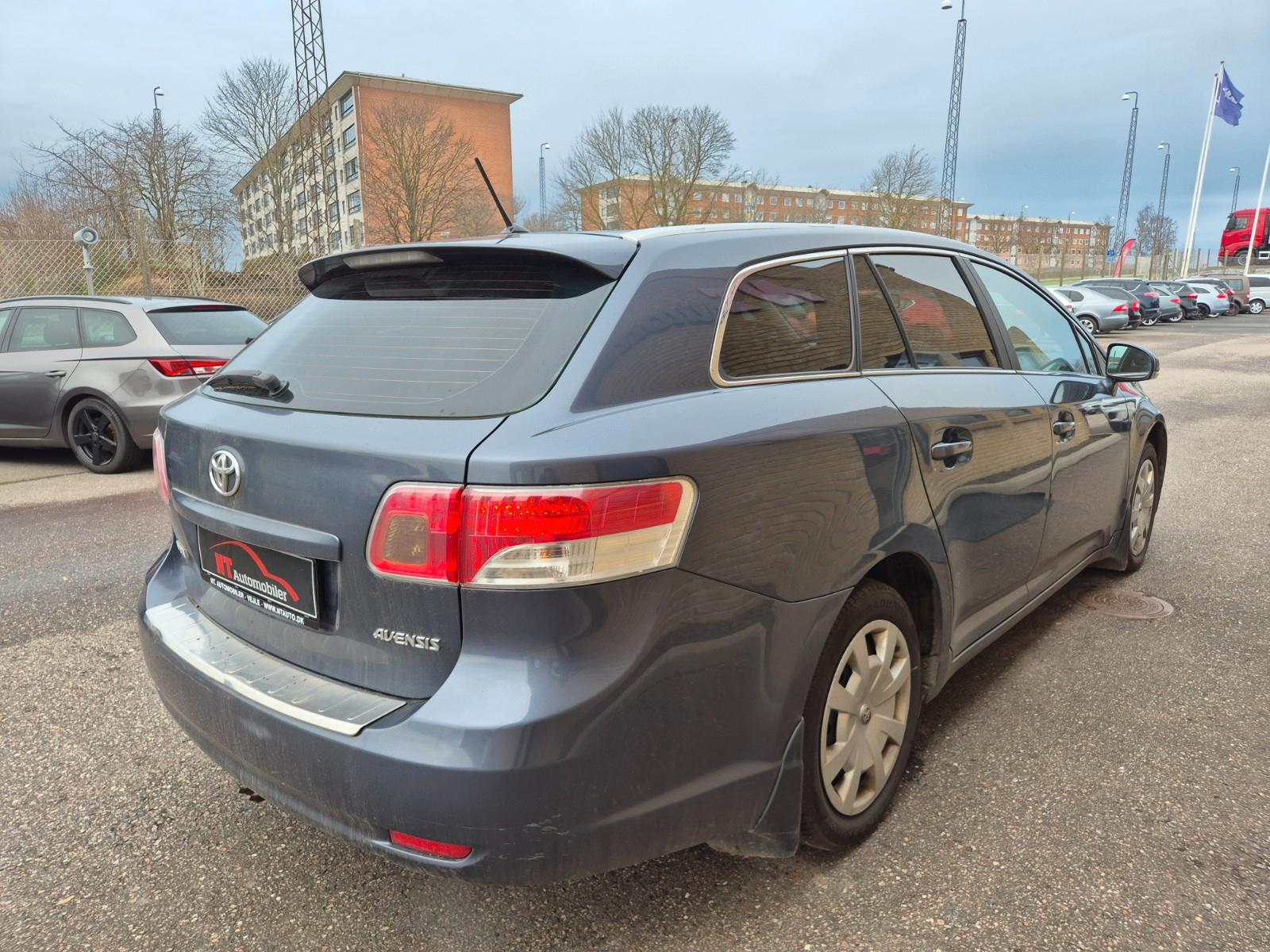 Toyota Avensis 2010 — photo 5