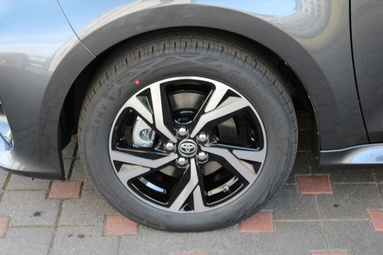 Fahrzeugabbildung Toyota Yaris 1.5 Hybrid Teamplayer + Comfort-Paket