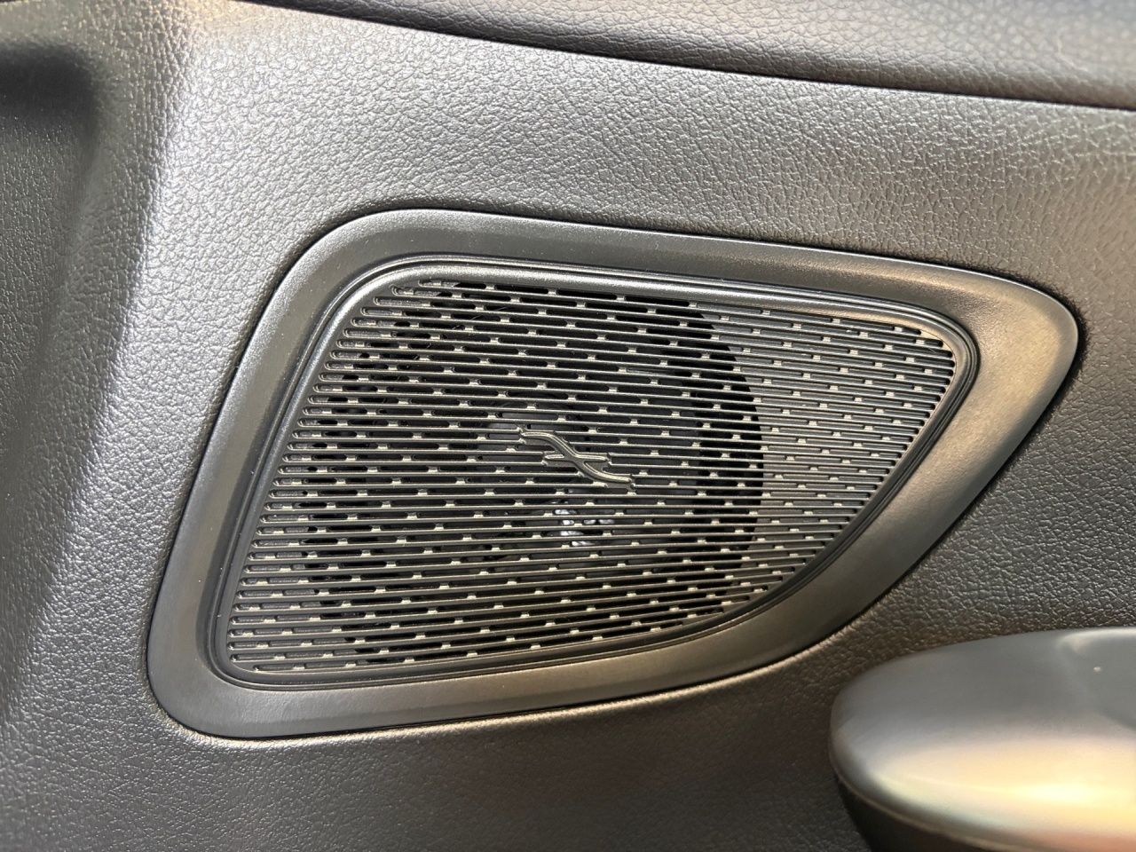 Fahrzeugabbildung Mercedes-Benz C 180 T AVANTG+AHK+TOTWIN+LHZ+KEYL+CARPL+AMBIEN+