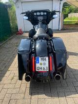 Harley-Davidson Street Glide  - Motorräder in Oberhausen