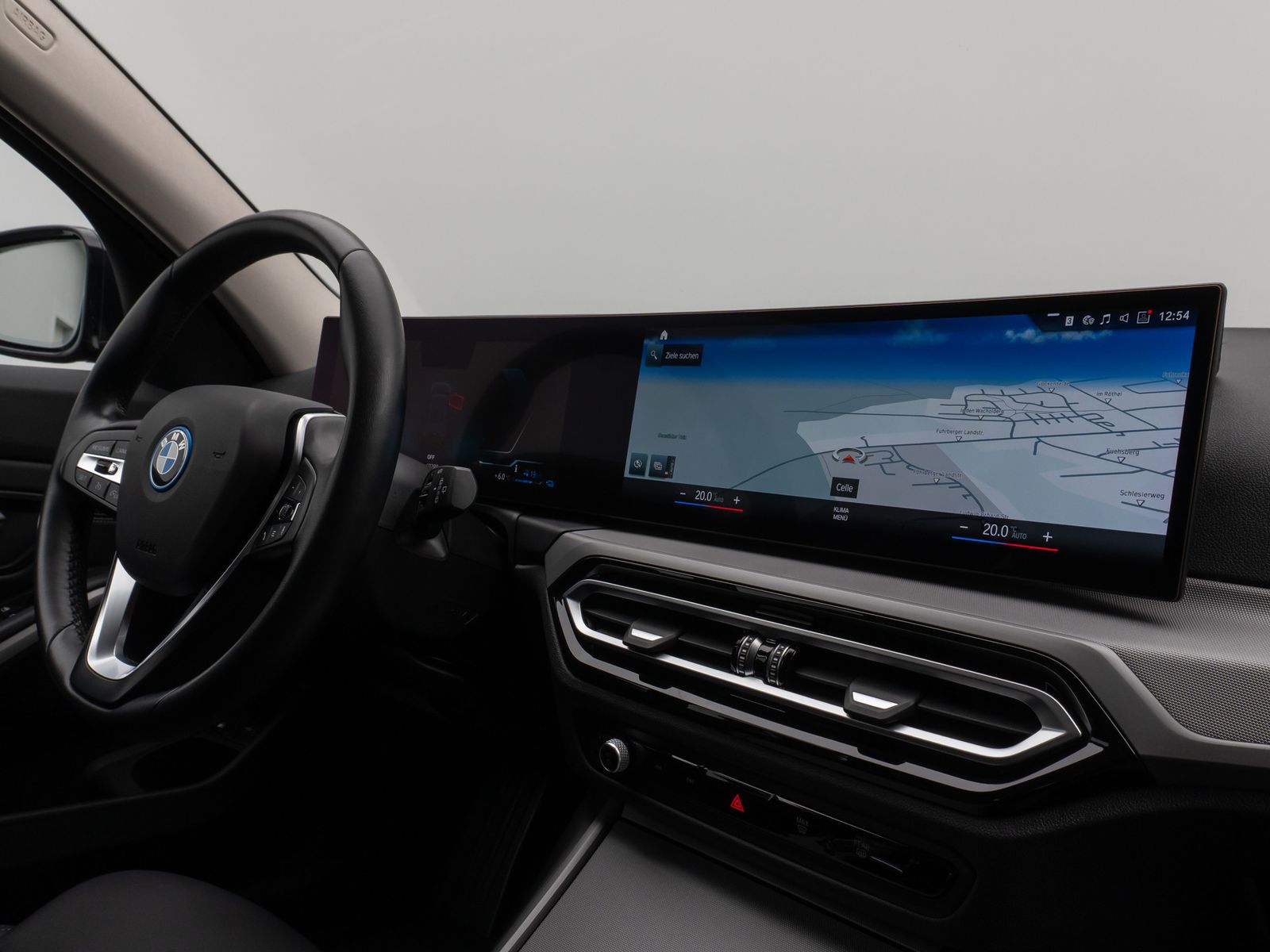 Fahrzeugabbildung BMW 330e DAB CockPit+ PDC Geschwindigkeitsreg Sport