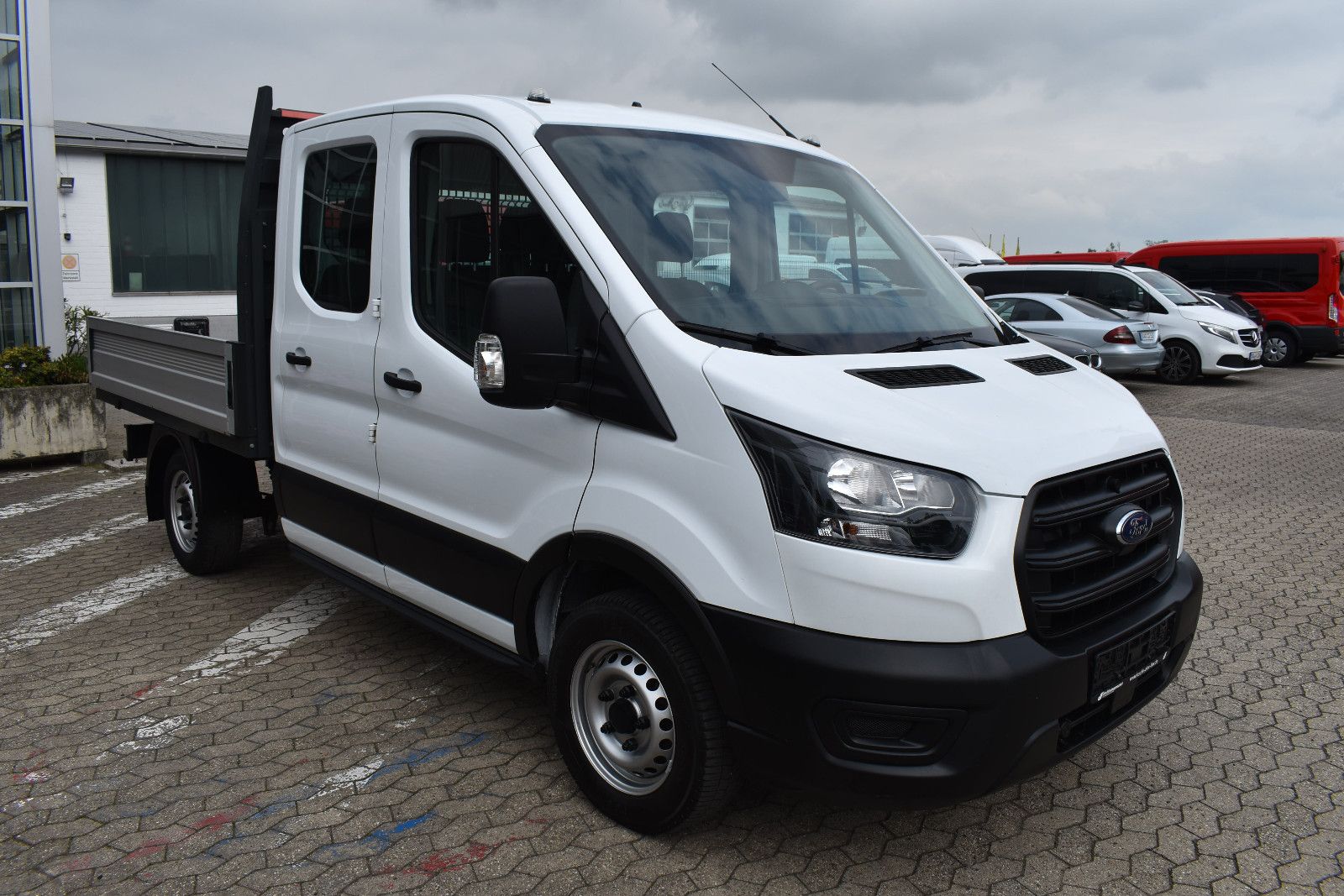 Fahrzeugabbildung Ford Transit Pritsche 310 L2 Doppelkabine *AHK*