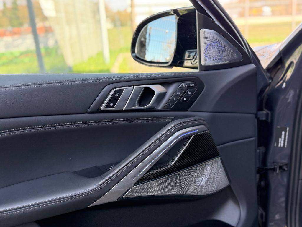 BMW X6 M60i/B&W/M-Paket Pro/Sky-Lounge/S-Belüftung BMW X6 M60i/B&W/M-Paket Pro/Sky-Lounge/S-Belüftung