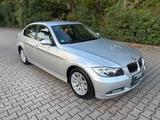 BMW 325 Baureihe 3 Lim. 325i - silberne BMW 325