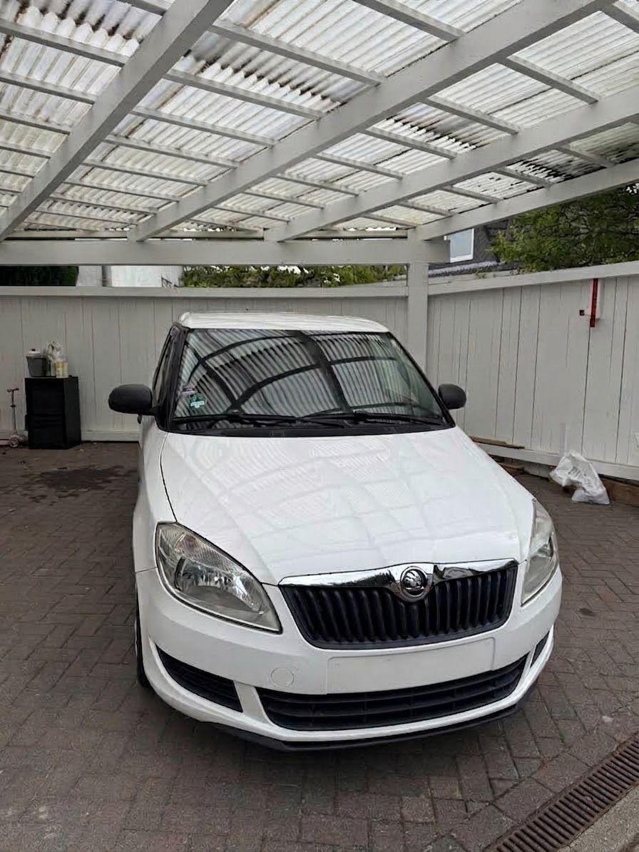 Skoda Fabia 2013 — rear view