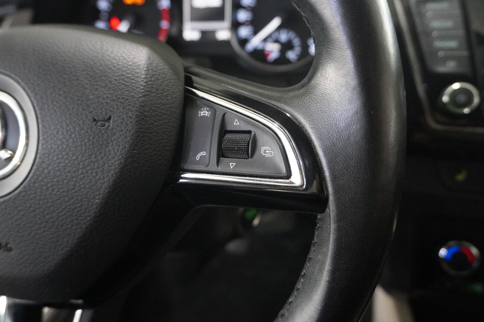 Fahrzeugabbildung SKODA Fabia Combi 1.2 STYLE LED/PDC/KLIMA/SH/USB/NEBEL