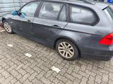 BMW 320d touring Klima, Navi, Motor Auffälligikeiten - BMW 320: 320d Motor